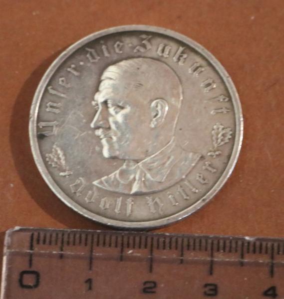 Silbermedaille 1933, auf Hitler und die Machtergreifung. Büste Hitler l./ Adler mit Hakenkreuz auf Brust, "Im Jahre deutscher Schicksalswende".